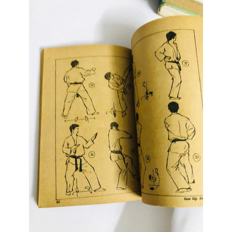 TUỔI TRẺ VÀ VÕ THUẬT  - 141 trang, nxb: 1988 542122