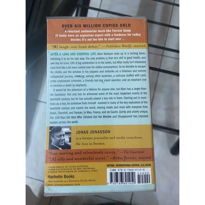 The 100 Year Old Man Who Climbed Out The Window And Disappeared - Jonas Jonasson 1032561