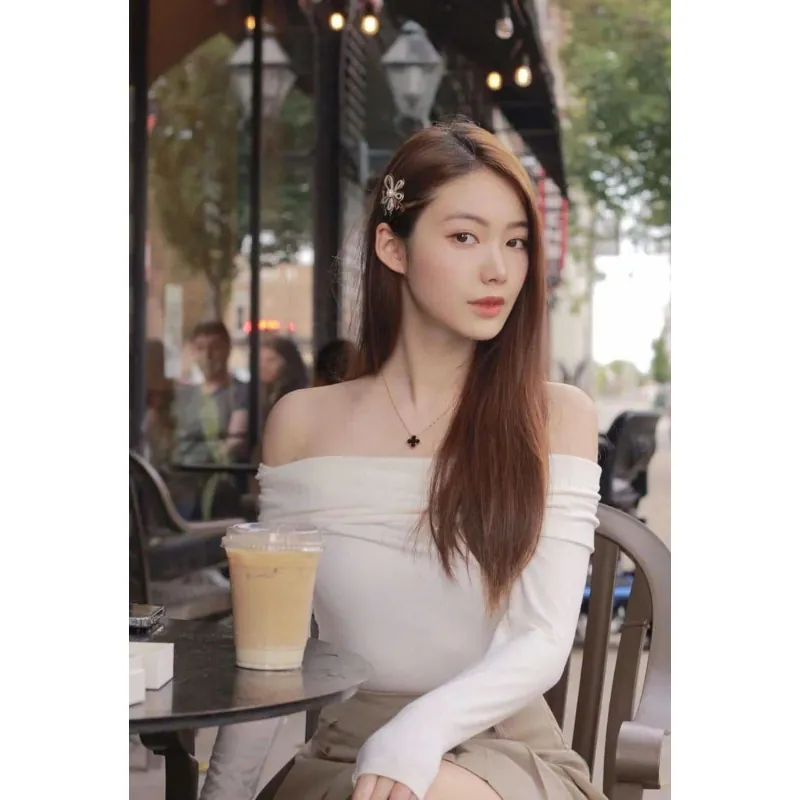 Dây chuyền nữ Van Cleef & Arpels hình cây bồ công anh màu đen 1024428