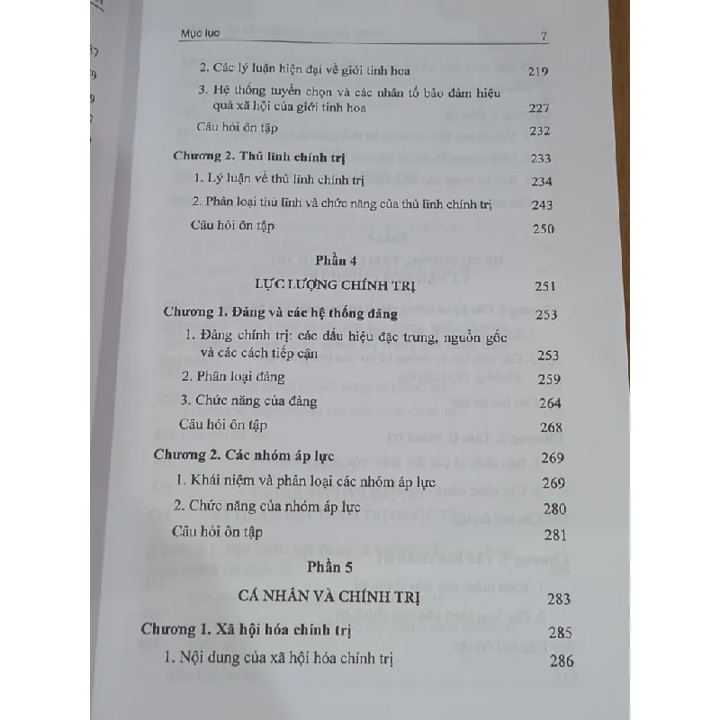 Chính trị học những vấn đề cơ bản - GS.TS. Võ Khánh Vinh, PGS.TS. Đỗ Minh Hợp 700591