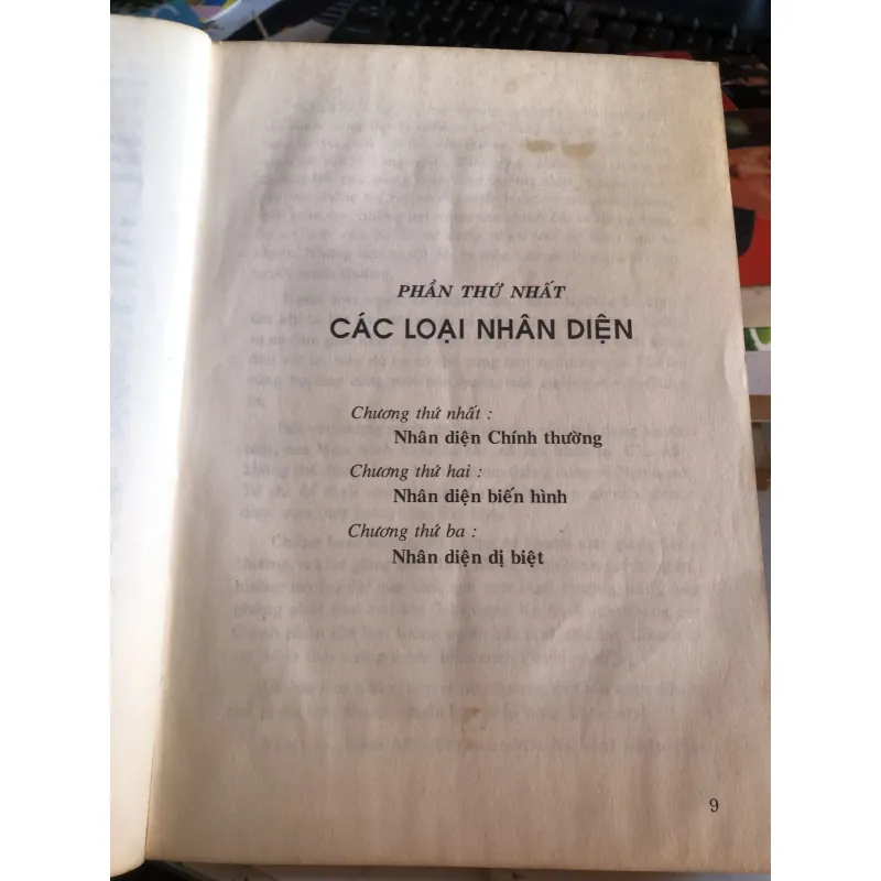Vận dụng khoa nhân tướng học trong ứng xử và quản lý kinh doanh - Việt Chương  977119
