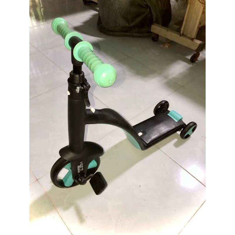 Chiếc xe scooter dành cho trẻ em 508642