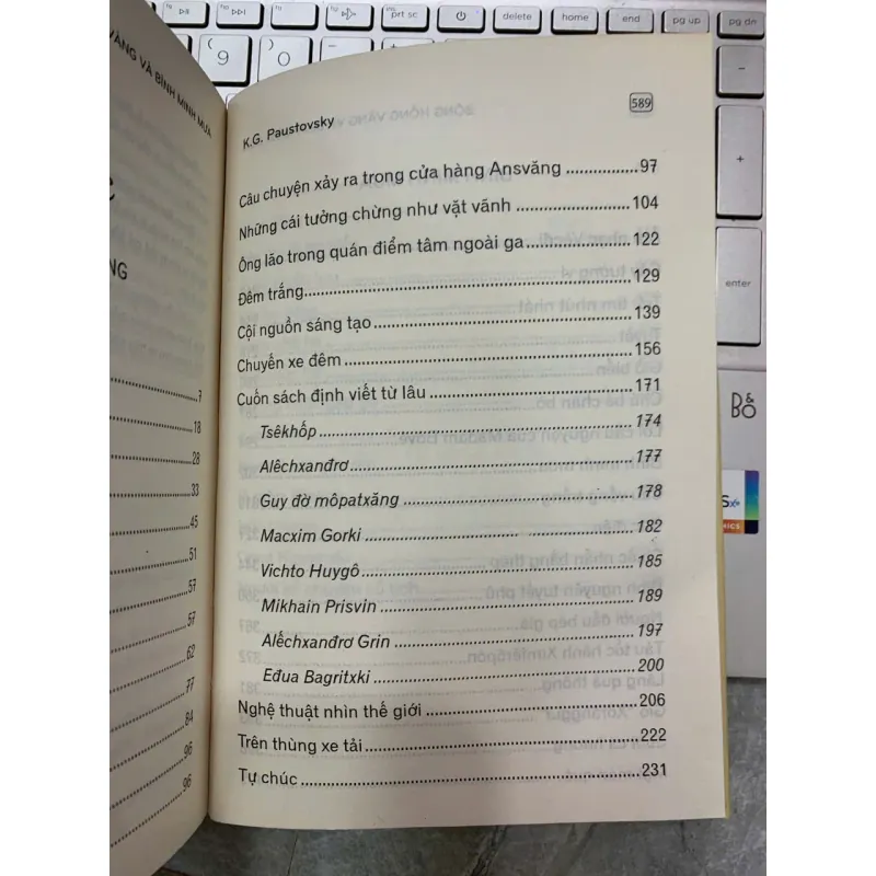 BÔNG HỒNG VÀNG VÀ BÌNH MINH MƯA - K. G. PAUSTOVSKY 329435