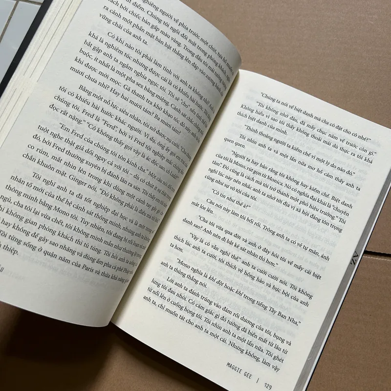 Máu - Maggie Gee 734415