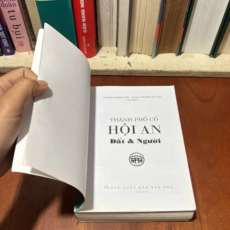 Chữ Ký Tác Giả - Thành Phố Cổ Hội An_Đất Và Người - Hoàng Hương Việt, Trương Duy Hy - 2014 746049