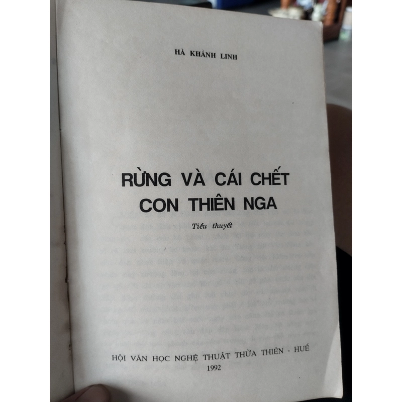 tiểu thuyết "Rừng và cái chết con chim" của tác giả Hà Khánh Linh.  (1992) 496476