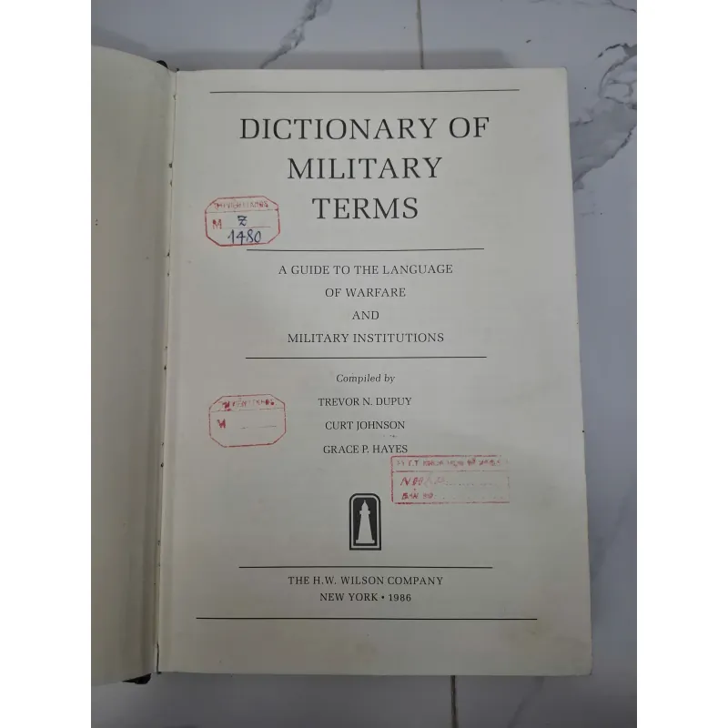 Dictionary of Military Terms - Trevor N. Dupuy, Curt Johnson, Grace P. Hayes 796866