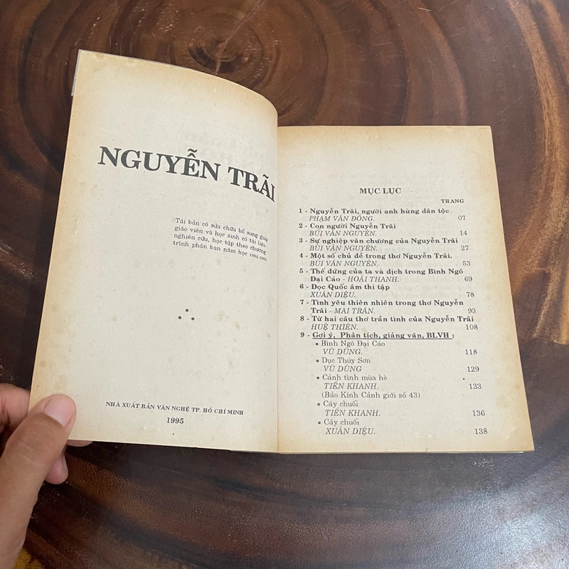 II Tựa sách: Phê Bình, Bình Luận Văn Học _ Nguyễn Trãi - Vũ Tiến Quỳnh - 1995 462525