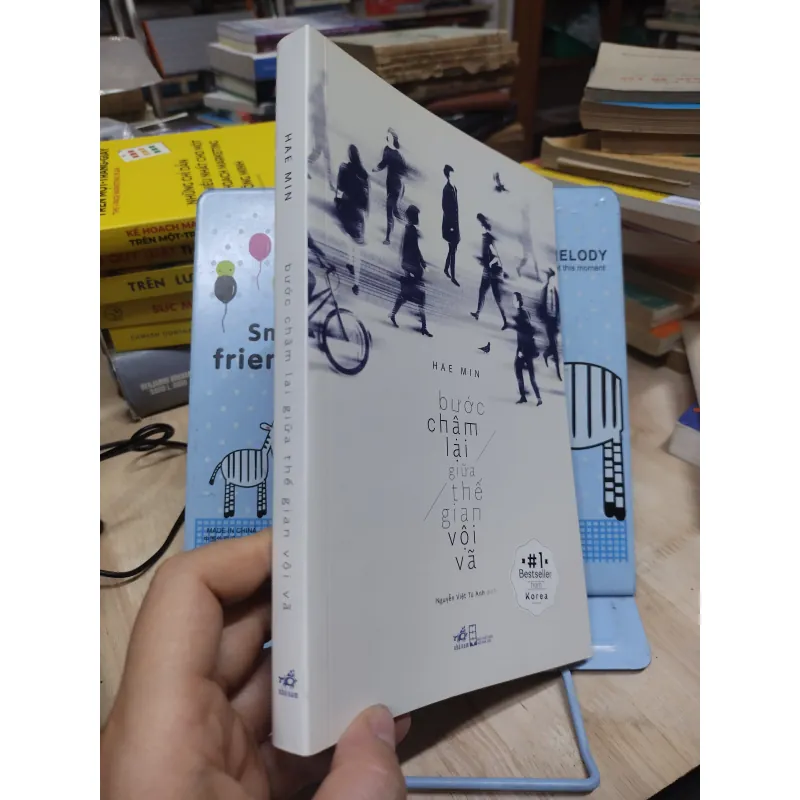 Sách: Bước chậm lại giữa thế gian vội vã - TG: Hea Min (B1) 788207