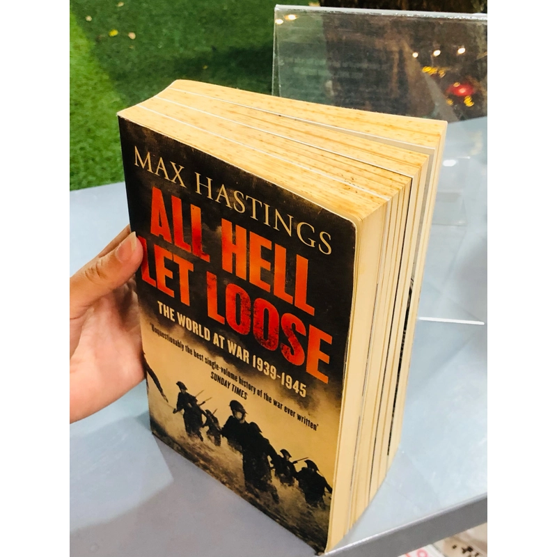 All Hell Let Loose: The World at War 1939-45 385785