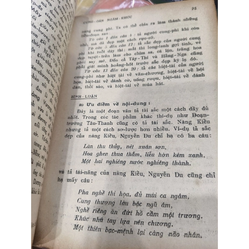 Luận đề về cung oán ngâm khúc - Nguyễn Duy Diễn & Bằng Phong 538035