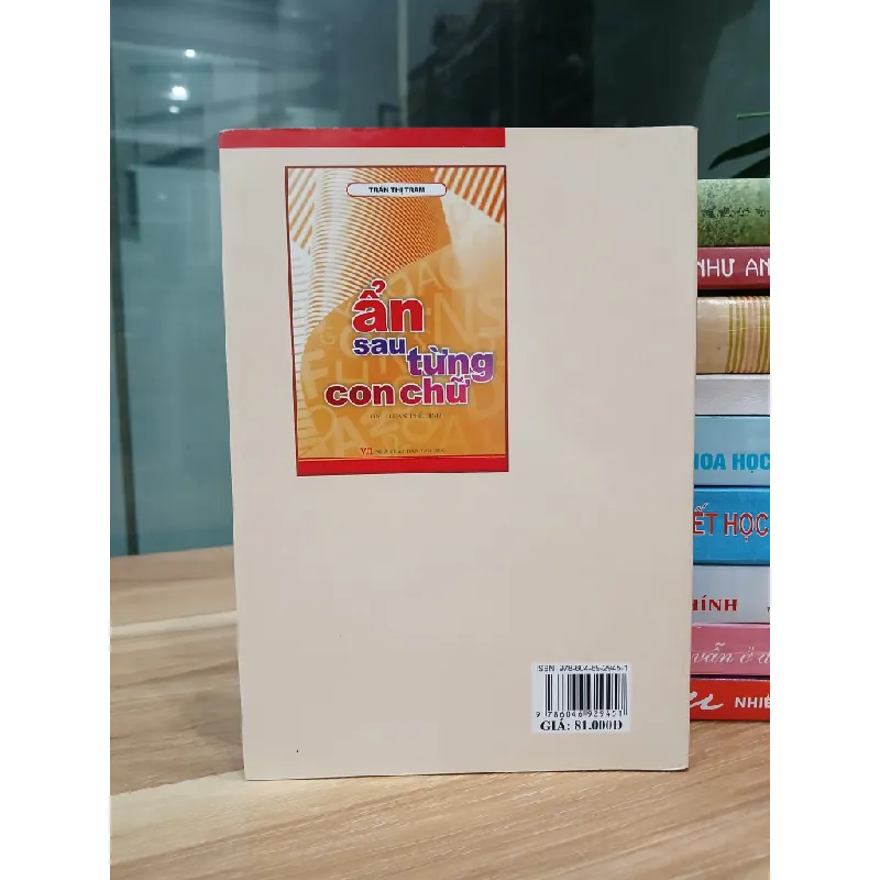 Ẩn sau từng con chữ – Trần Thị Trâm 530779