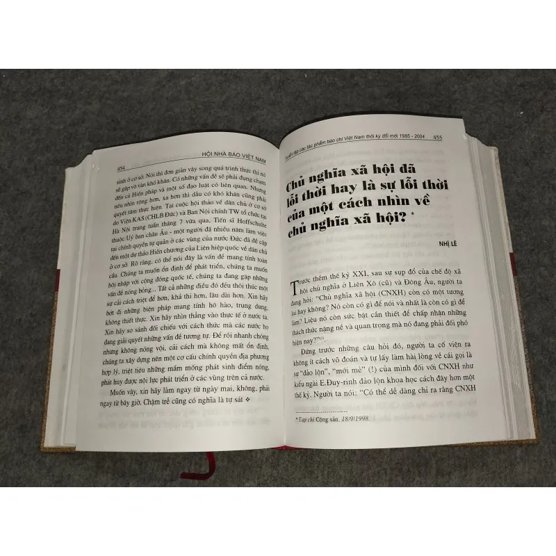 TUYỂN TẬP TÁC PHẨM BÁO CHÍ VIỆT NAM THỜI KỲ ĐỔI MỚI 1985 - 2004 TẬP II 701099