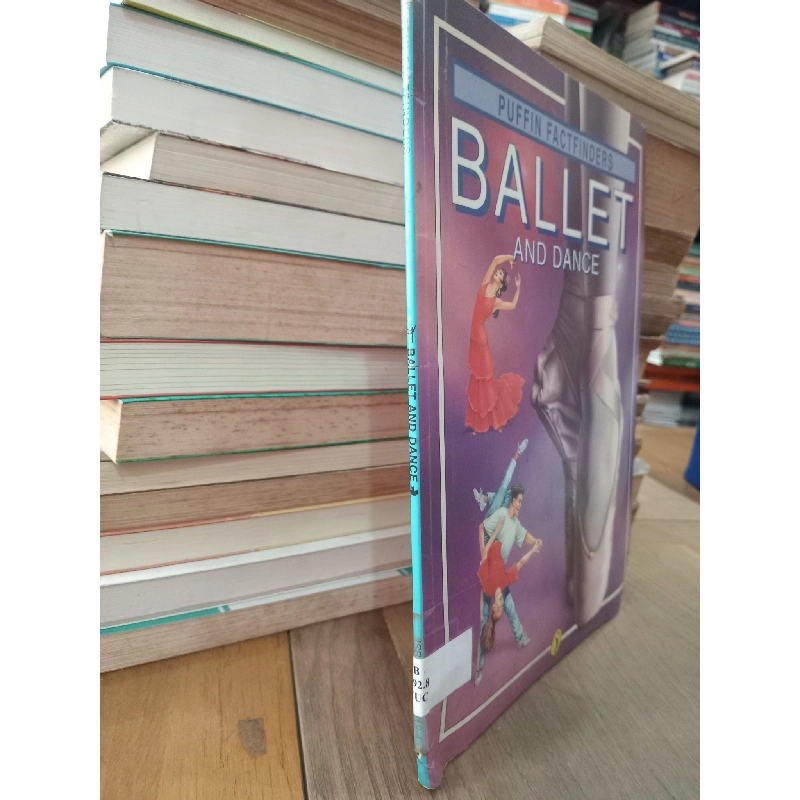 Ballet and dance - Puffin Factfinders 800435