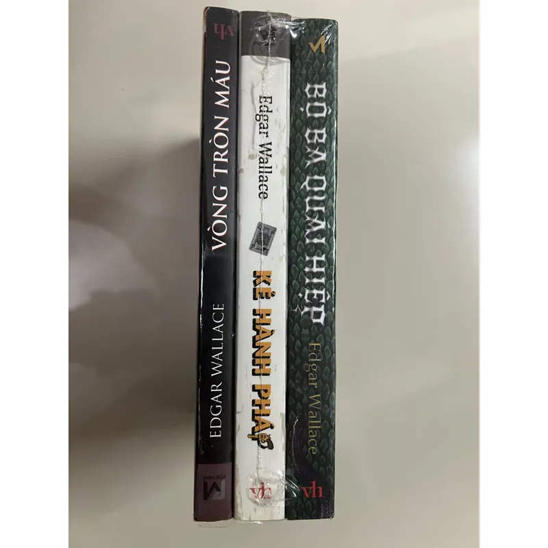 Combo trinh thám cổ điển Anh trọn bộ 3 cuốn: Kẻ hành pháp, Bộ ba quái hiệp, Vòng tròn máu 662913