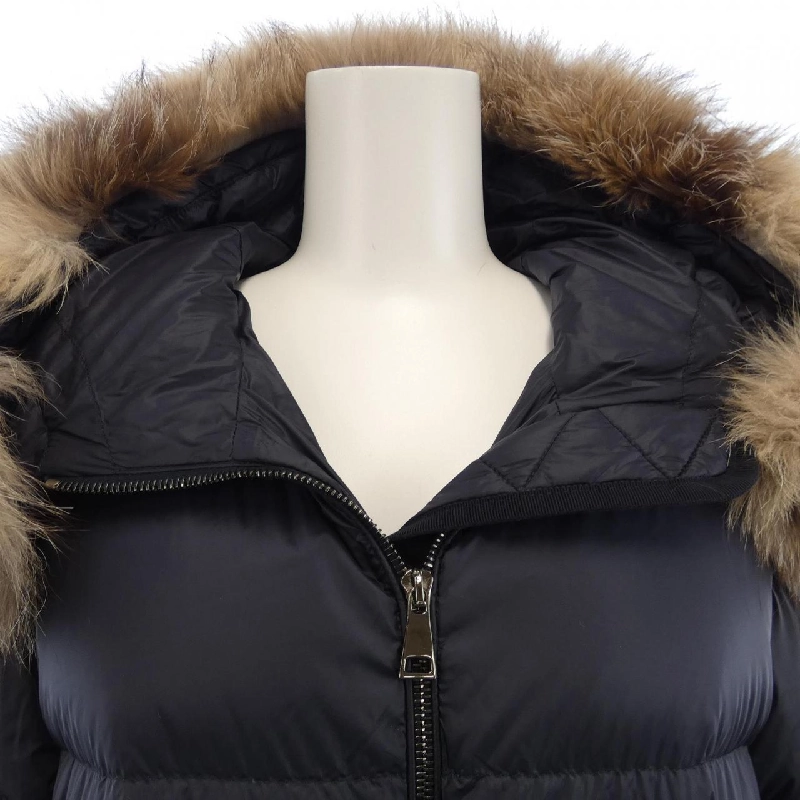 Áo khoác lông vũ MONCLER 635446