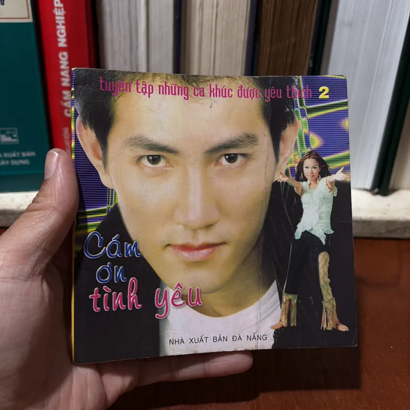 II Sổ Tay Ca Nhạc: Cám Ơn Tình Yêu - Tuyển Tập Những Ca Khúc Được Yêu Thích - 2002 752203
