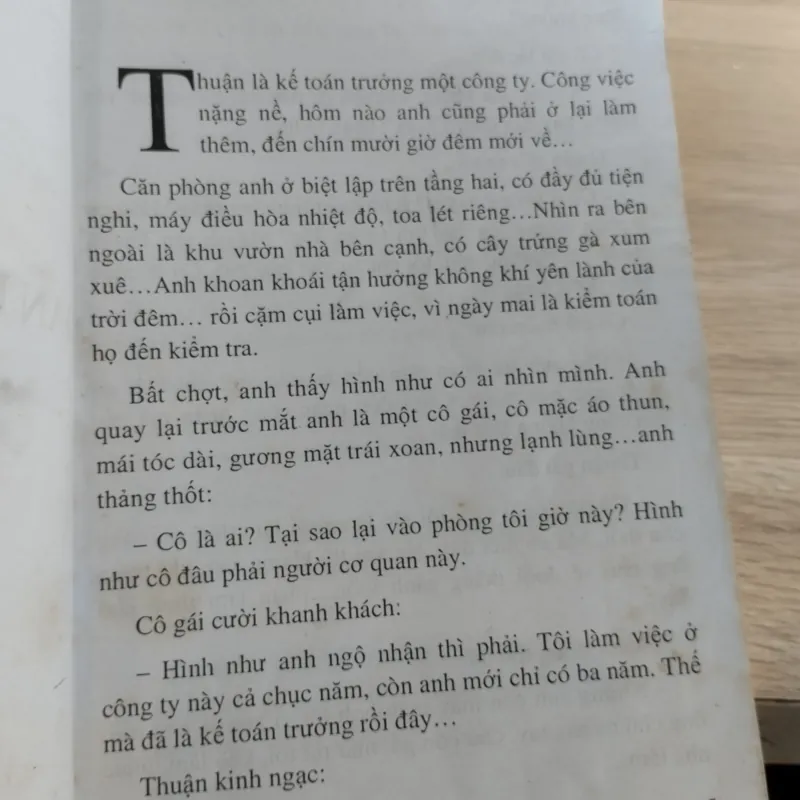 cuốn tiểu thuyết kinh dị Việt Nam. 
Tên sách: Oan Hồn Báo Mộng.
Tác giả: Hắc Y Nhân.
 1032102