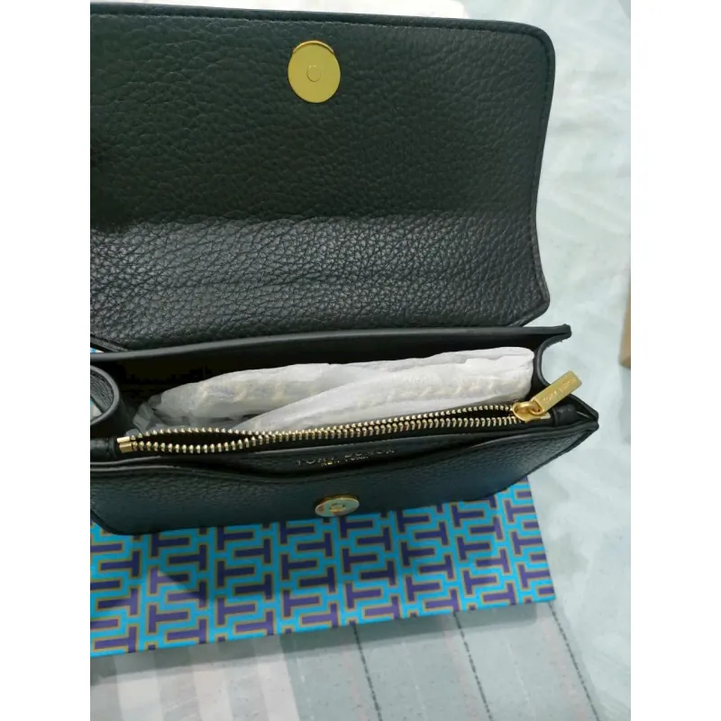 Ví nữ và giày unisex size 39. Còn mới 100% do không có nhu cầu sử dụng nên mình thanh lý 578026