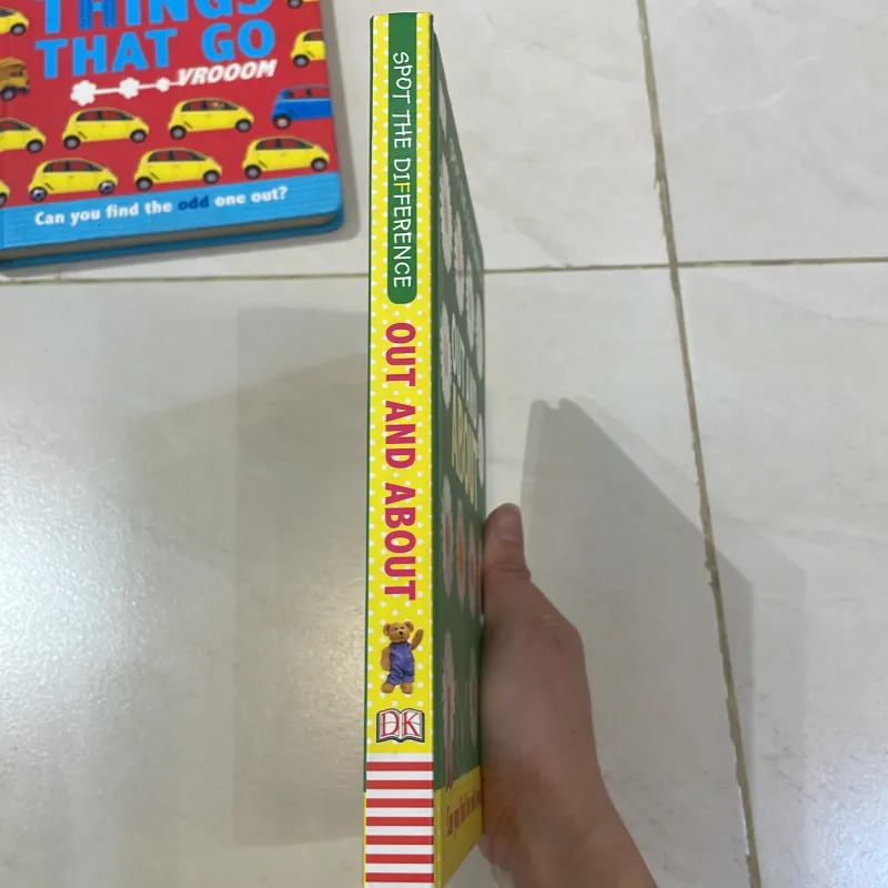 NGOẠI VĂN sách tiếng anh trẻ em nxb DK nổi tiếng : Spot the difference OUT AND ABOUT 1027812