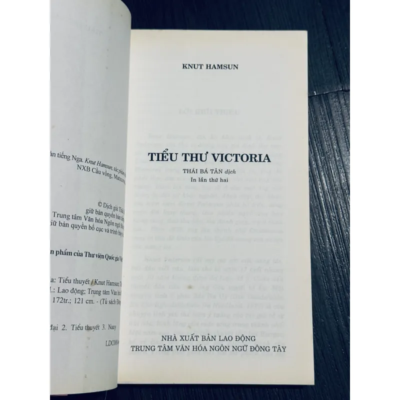 Tiểu thư Victoria - Knut Hamsun 689612