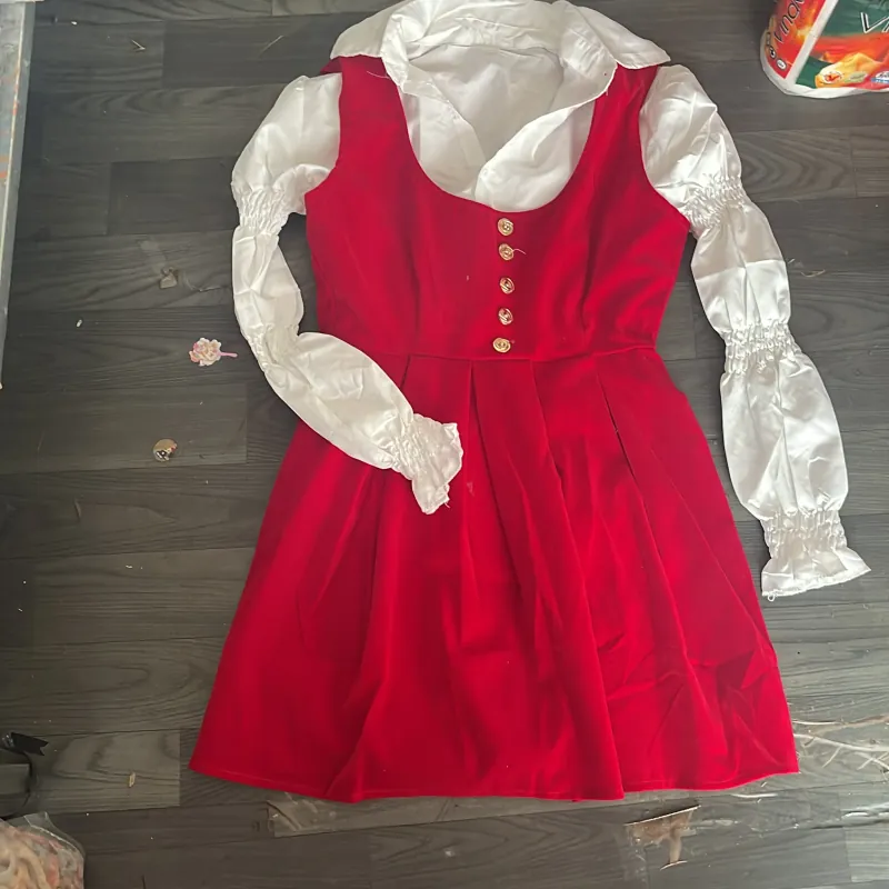 Sét váy đỏ sơ mi trắng  793087