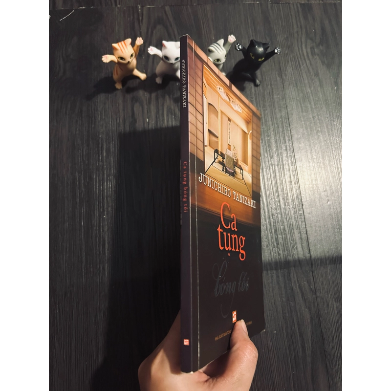 Ca tụng bóng tối 381954