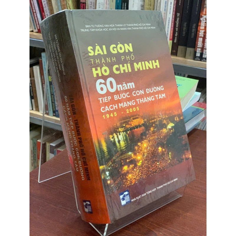 SÀI GÒN - THÀNH PHỐ HỒ CHÍ MINH 60 NĂM TIẾP BƯỚC CON ĐƯỜNG CÁCH MẠNG THÁNG TÁM 1945-2005 493287