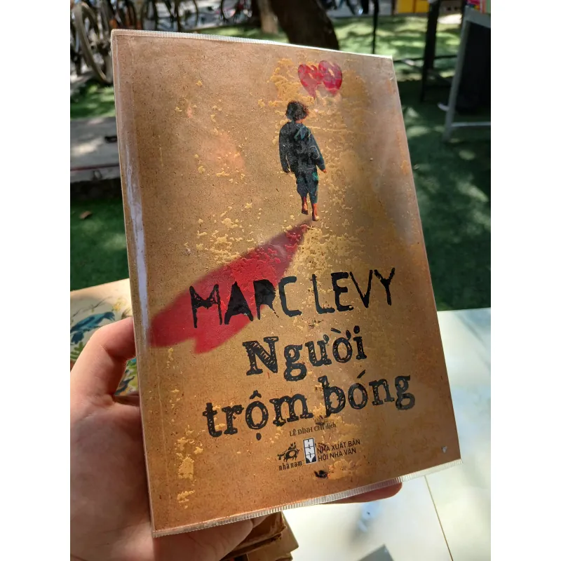 NGƯỜI TRỘM BÓNG - MARC LEVY (Lê Đình Chi dịch) 1002283