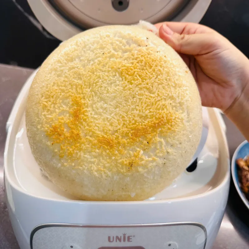 Nồi cơm điện lòng gốm tự nhiên UNIE URC815 1045155