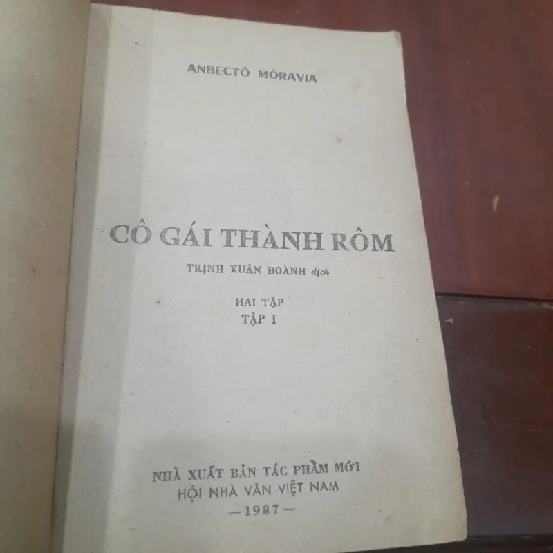 CÔ GÁI THÀNH RÔM, tập 1 (trọn bộ 2 tập) 752305