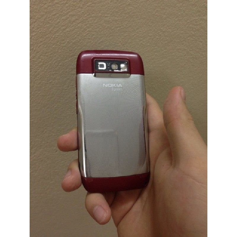 Điện thoại phổ thông Nokia E71 màu đỏ đã qua sử dụng 547