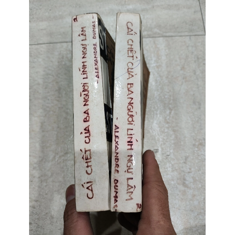 Cái chết của ba người lính ngự lâm - Nguyễn Uyên và Cúc Phụng dịch ( trọn bộ 2 tập ) 129645