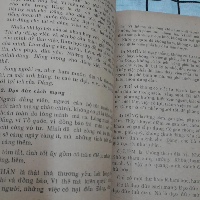 Tác giả HỒ CHÍ MINH- Về TƯ CÁCH người Đảng viên Cộng Sản. Nxb Sự Thật năm 1988 970853