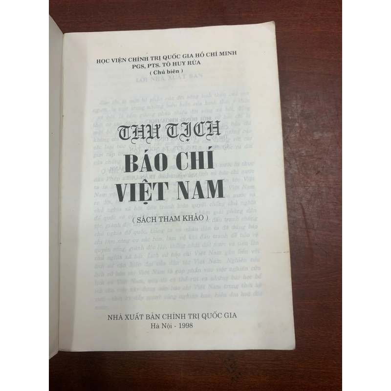 Thư tịch báo chí Việt Nam 300697