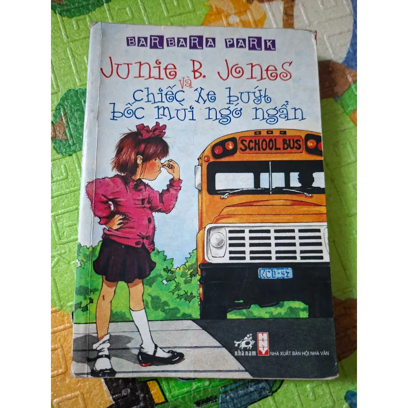 Junie B. Jones và chiếc xe buýt bốc mùi ngớ ngẩn 927035
