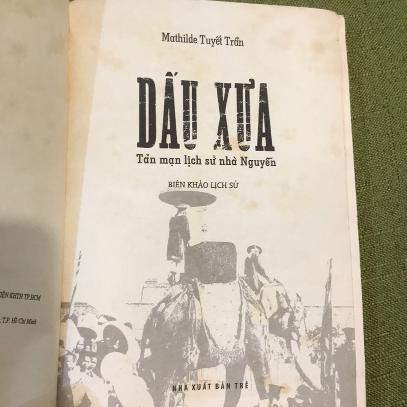 DẤU XƯA (Tản mạn lịch sử Nhà Nguyễn) 530417