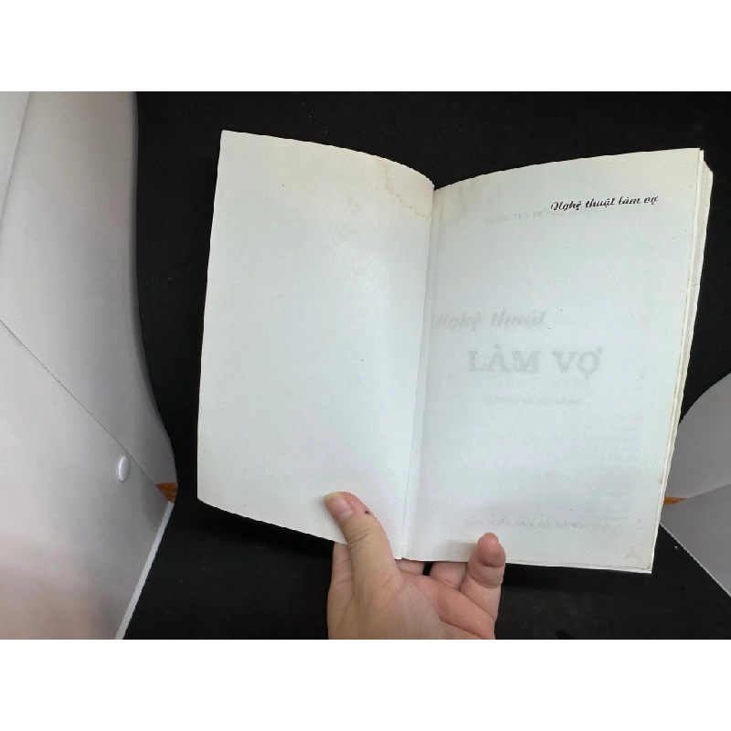Nghệ Thuật Làm Vợ, Trần Thị Hồng Xuân, Mới 80% (Ố Nhẹ, Có vết nước nhẹ), 2003 SBM2407 347483