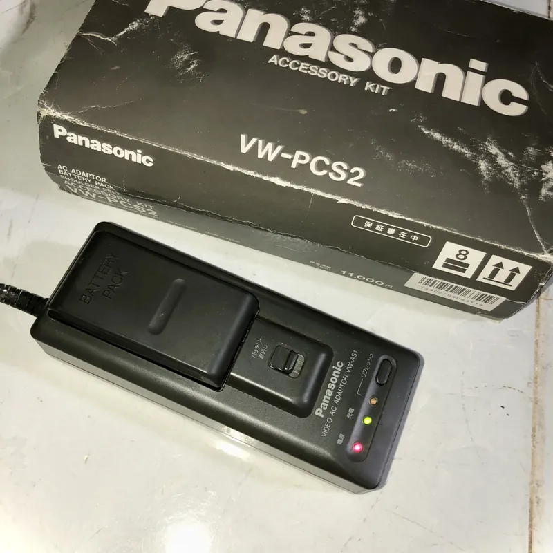 Bộ phụ kiện Panasonic nhật VW-PCS2, dùng để sạc pin và cấp nguồn cho máy quay phim. 571221