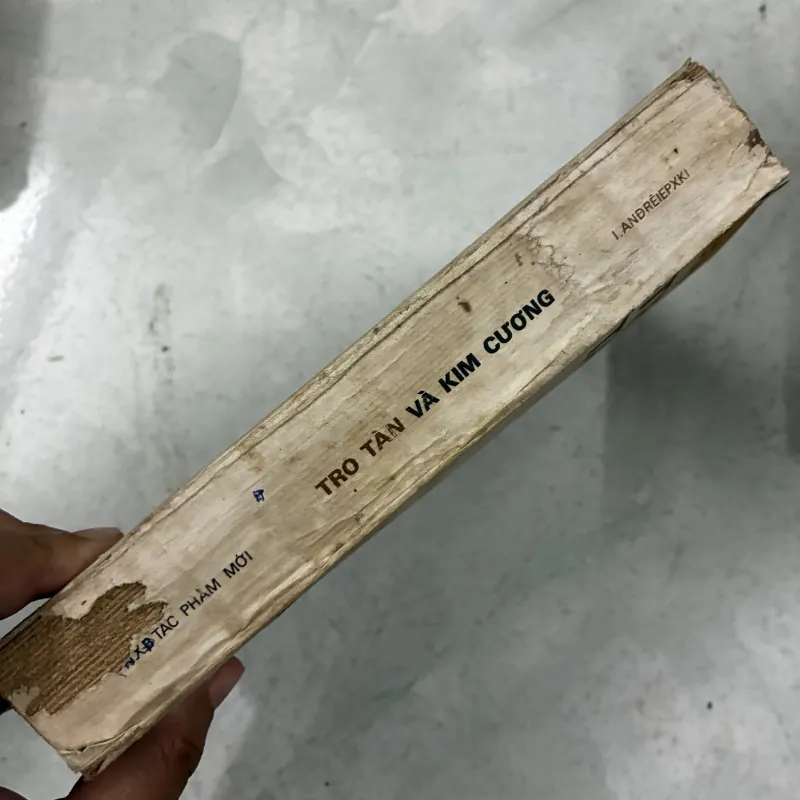 Tro tàn và kim cương 1024823