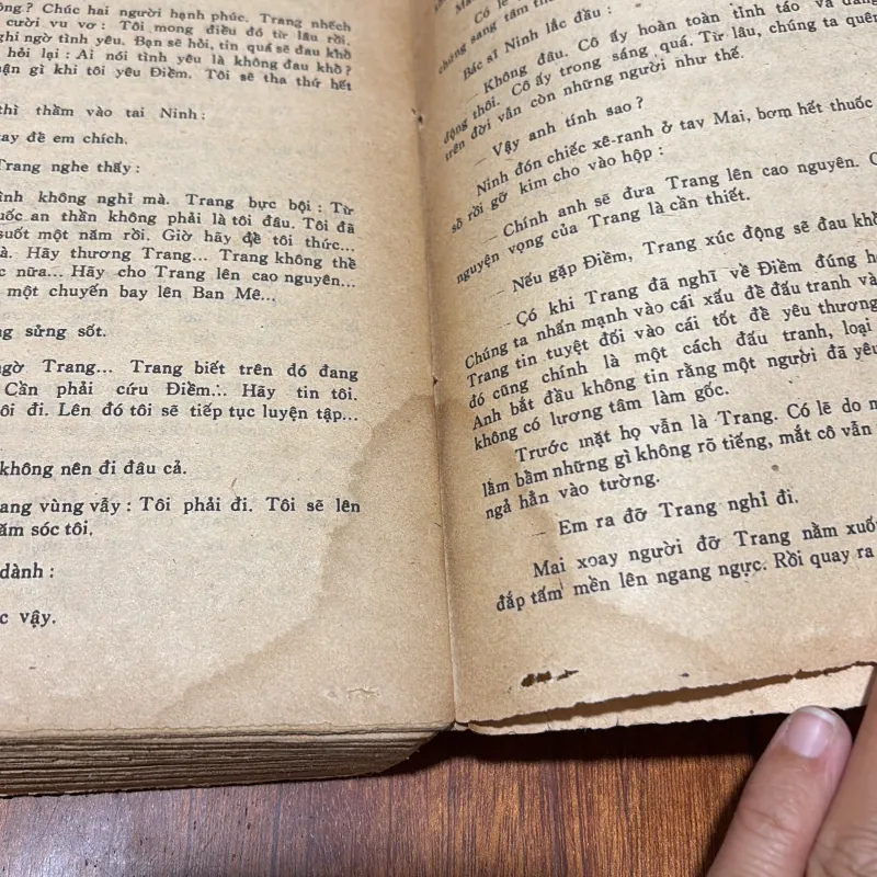 II Tiểu Thuyết: Yêu Như Là Sống - Nguyễn Mạnh Tuấn - 1988 781596