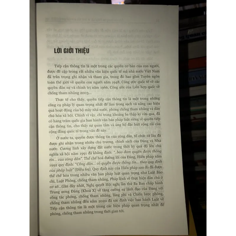 Tiếp cận thông tin: Pháp luật và thực tiễn trên thế giới và ở Việt Nam 755938
