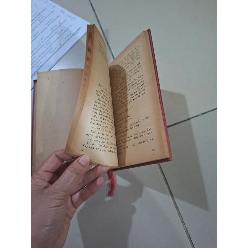 Tuổi thơ im lặng  1002543