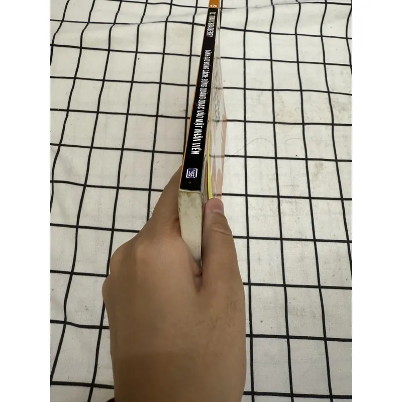 Đừng quàng quạc vào mặt nhân viên  597534