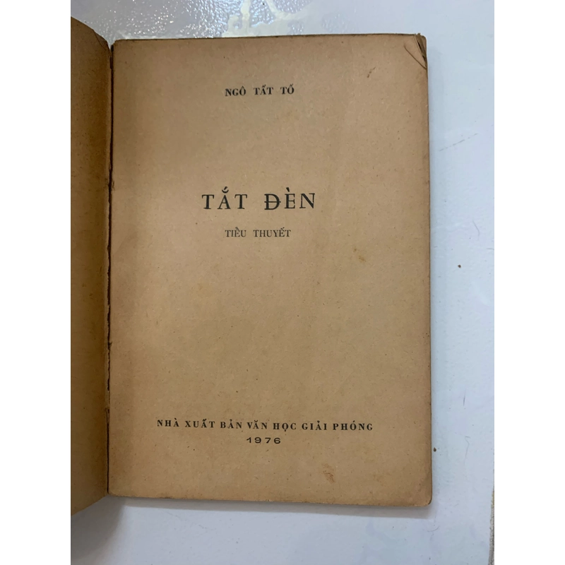 Tắt đèn sách cũ phiên bản 1976 có giá trị sưu tầm 464478