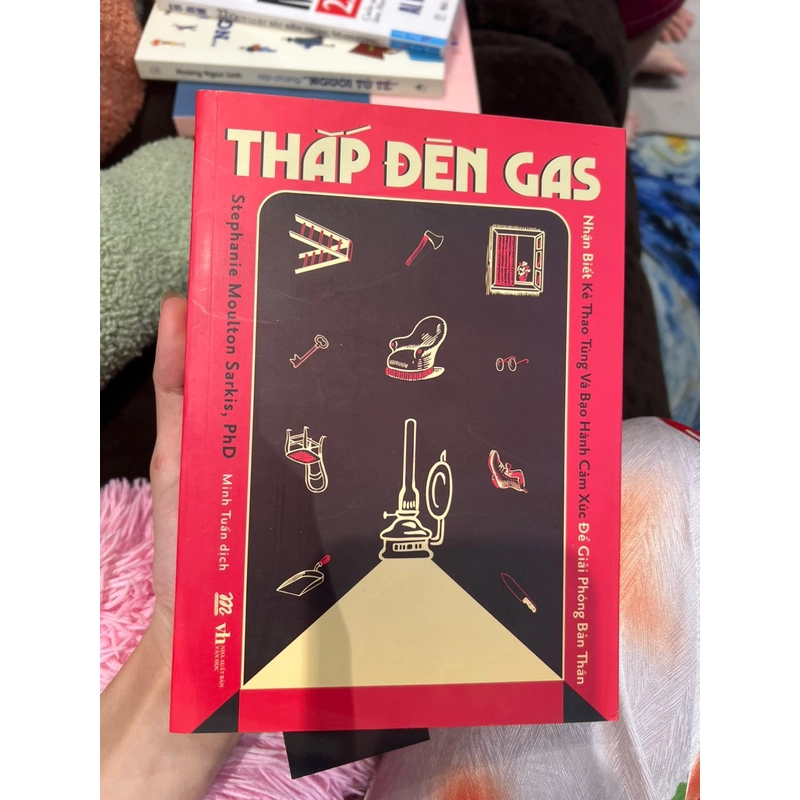 Sách thắp đèn gas của Stephanie Moulton Sarkis, PhD 283079