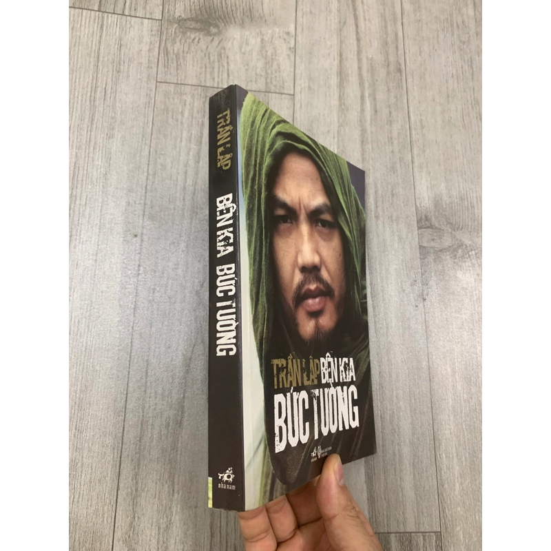 Bên kia bức tường - Trần Lập. 2b2 552814