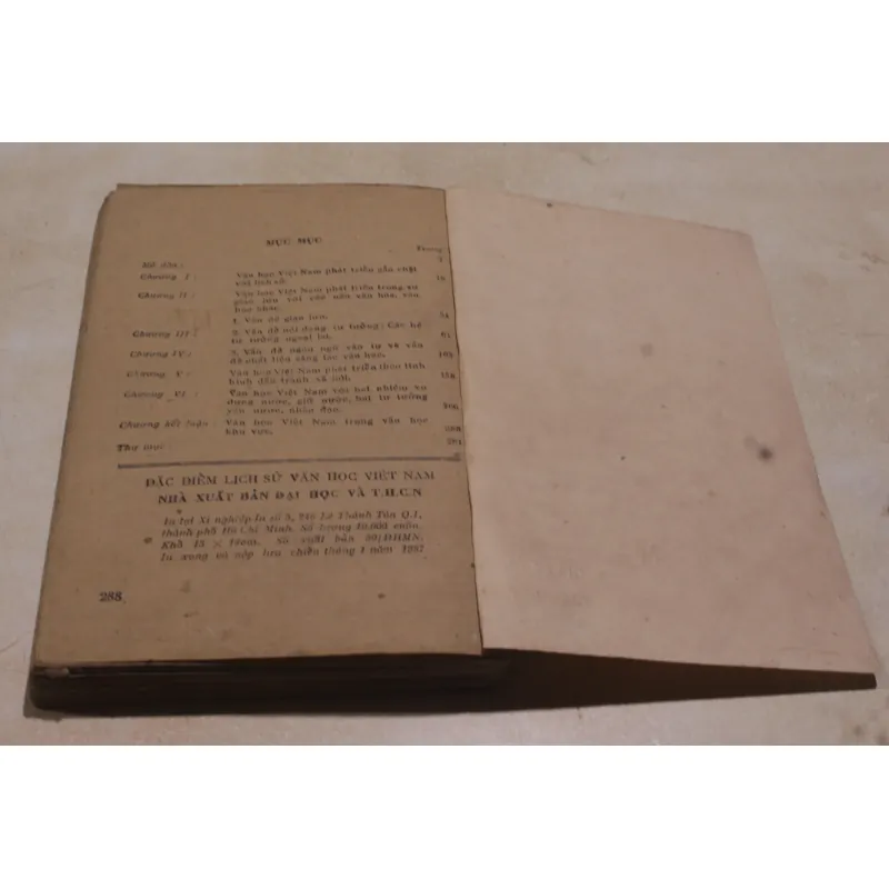 Đặc điểm lịch sử văn học Việt Nam 994256