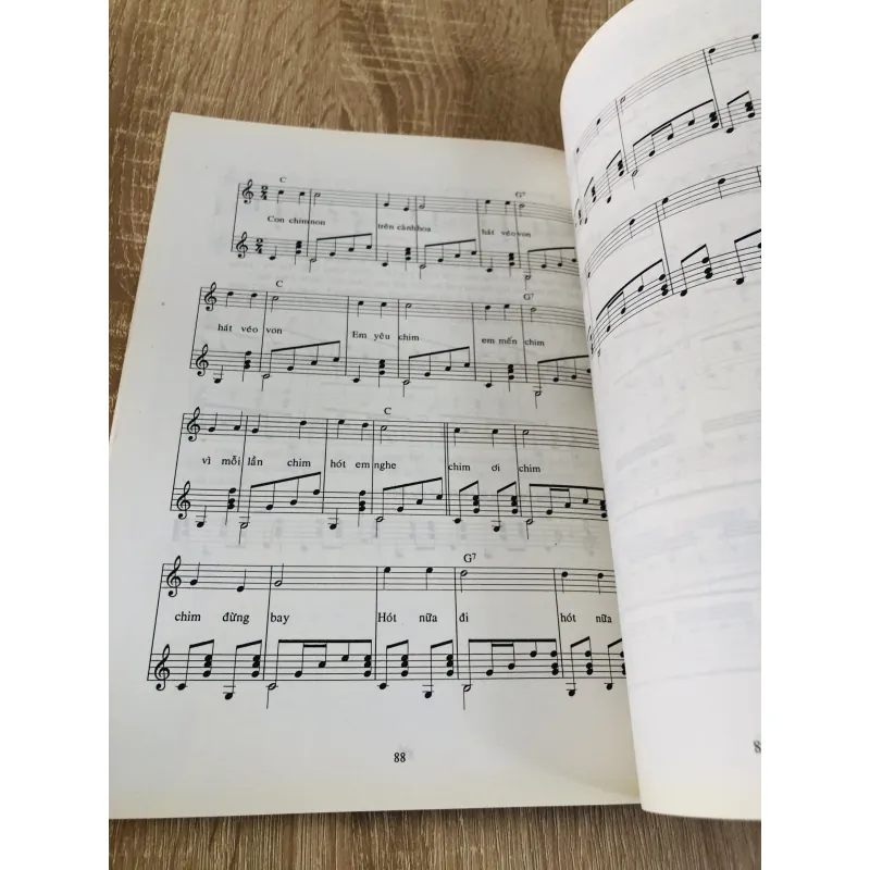 TỰ HỌC ĐỆM HÁT VỚI ĐÀN GUITAR ( kèm đĩa CD) 975831