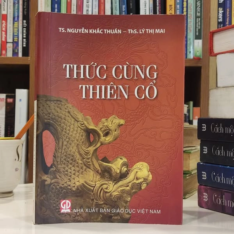 Thức cùng thiên cổ - TS. Nguyễn Khắc Thuần - ThS. Lý Thị Mai 521445